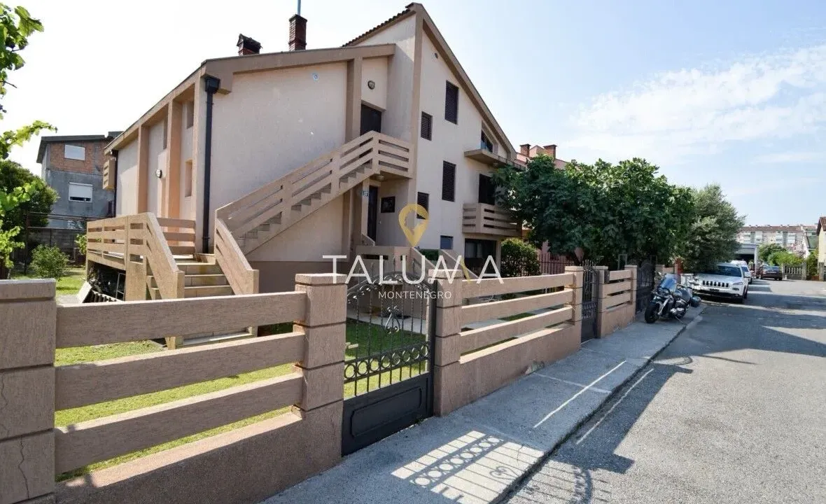 Prodaja, kuća, 300m², Stari Aerodrom, Podgorica