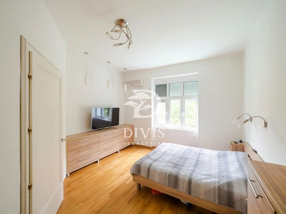 Sale, four bedroom apartment, 123m², Zemun Centar, Zemun Sve Podlokacije