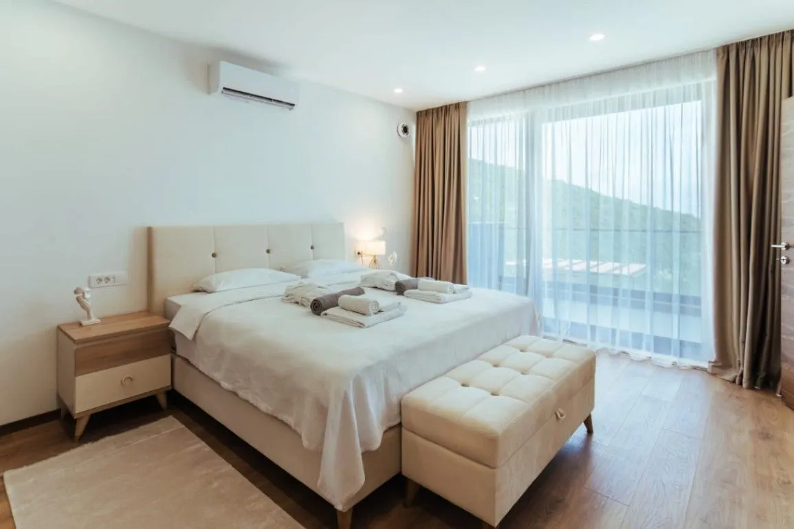Izdavanje, kuća, 450m², Krimovica, Kotor