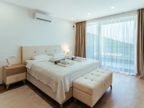 Izdavanje, kuća, 450m², Krimovica, Kotor - image 9