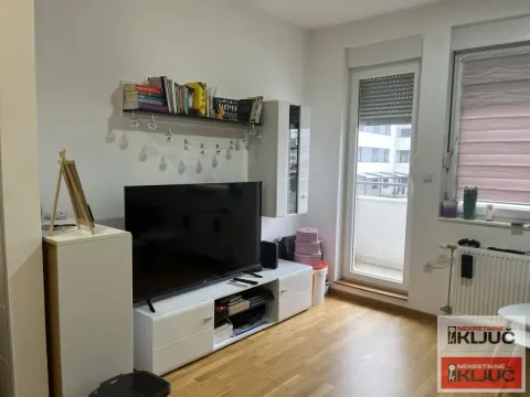 Izdavanje, garsonjera, 26m², Bulevar patrijarha Pavla, Novi Sad Sve Podlokacije - image 6