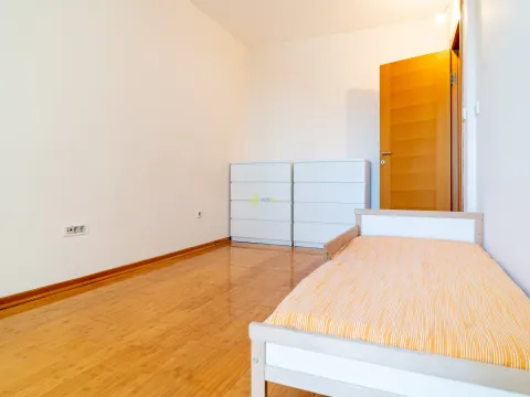 Izdavanje, trosoban stan, 120m², Momišići, Podgorica - image 13