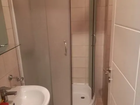 Izdavanje, jednosoban stan, 37m², Stari Aerodrom, Podgorica - image 13