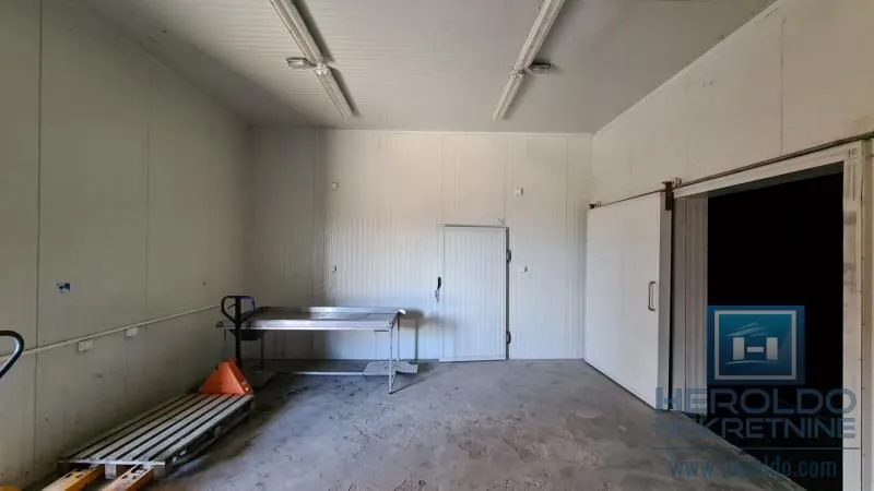 Sale, office space, 360m², Stropsko, Vranje