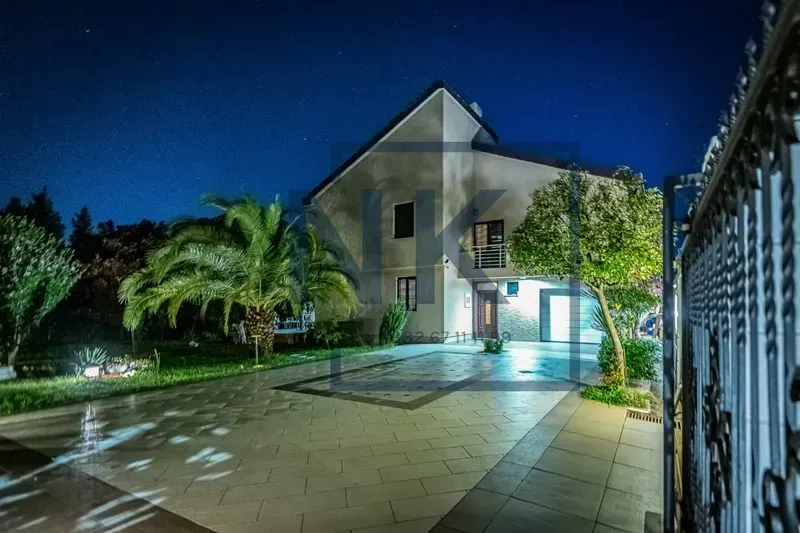Prodaja, kuća, 280m², Ibričevina, Podgorica