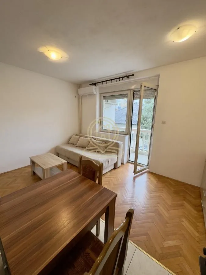 Izdavanje, garsonjera, 26m², Podbara, Novi Sad Sve Podlokacije