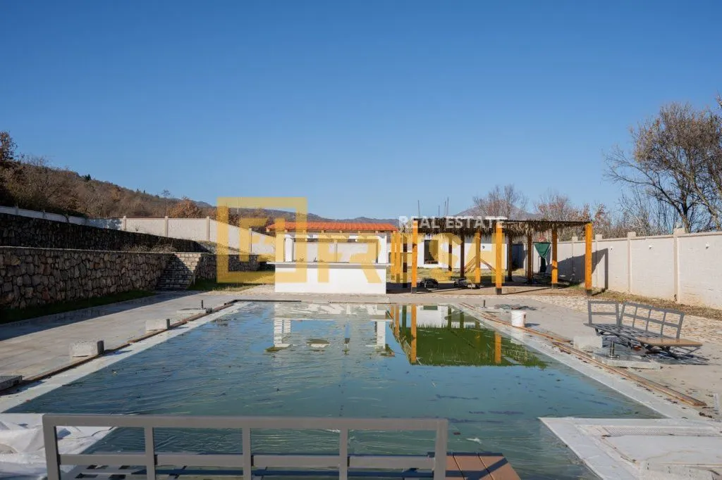 Rent, house, 250m², Ostalo, Podgorica