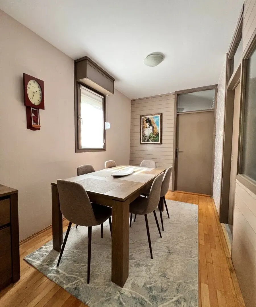 Izdavanje, dvosoban stan, 85m², Blok 5, Podgorica
