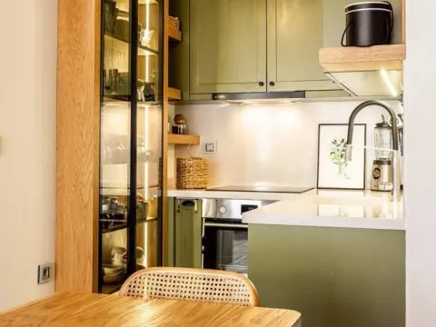 Izdavanje, dvosoban stan, 72m², Centar, Tivat - image 7