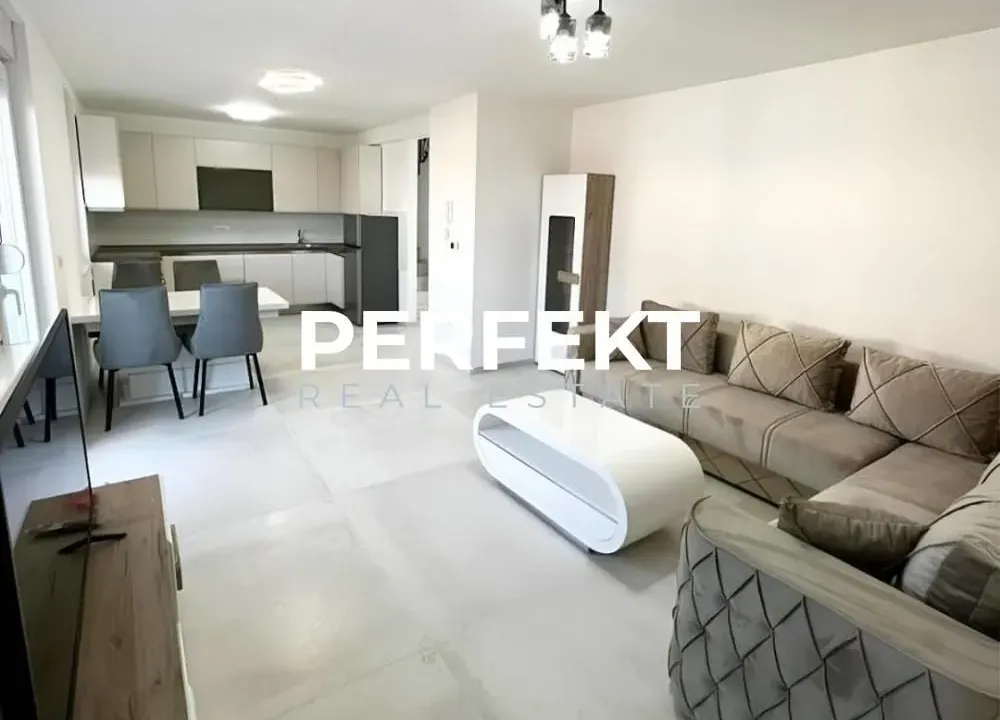 Prodaja, trosoban stan, 105m², Centar, Pančevo