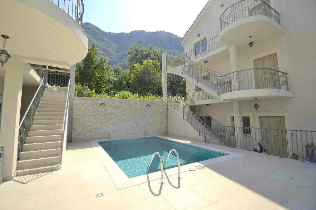 Prodaja, trosoban stan, 107m², Prčanj, Kotor