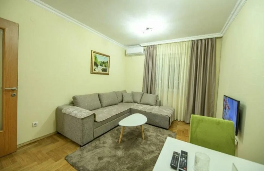 Izdavanje, jednosoban stan, 40m², Stari Aerodrom, Podgorica