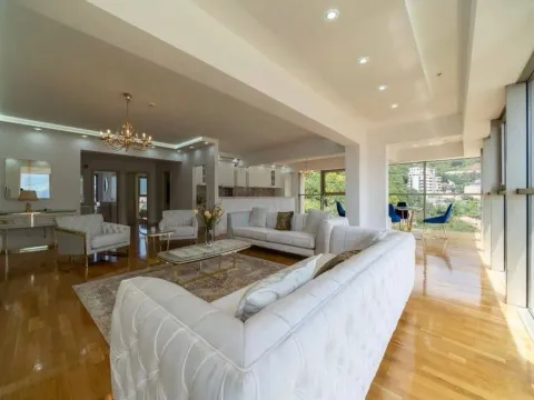 Rent, three bedroom apartment, 150m², Bečići, Budva - image 3