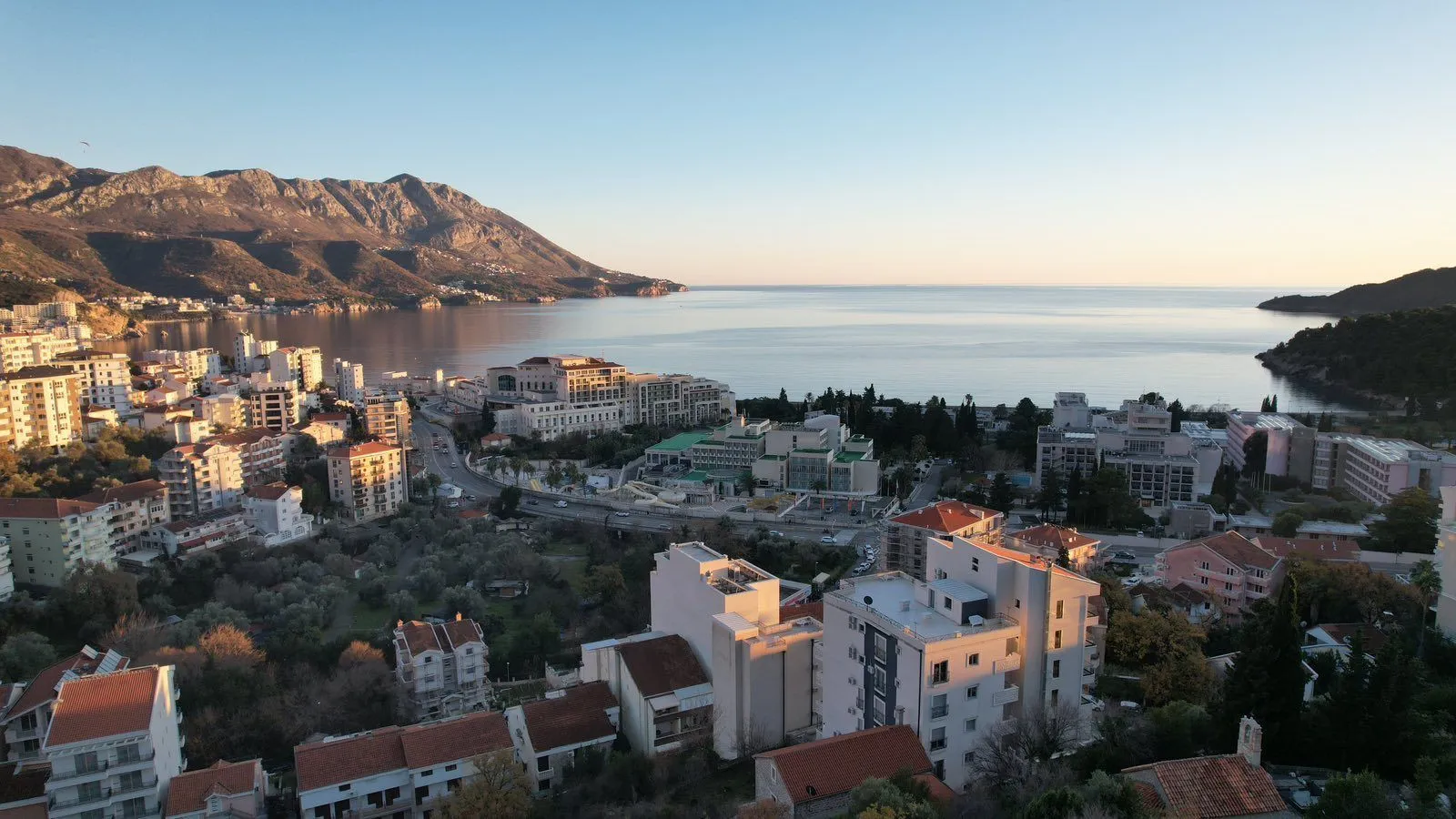 Sale, land lot, 2400m², Bečići, Budva