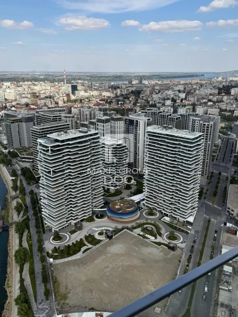 Pogled iz vazduha na moderne stambene zgrade i gradski pejzaž.