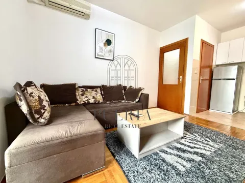 Rent, one bedroom apartment, 40m², Stari Aerodrom, Podgorica - image 2