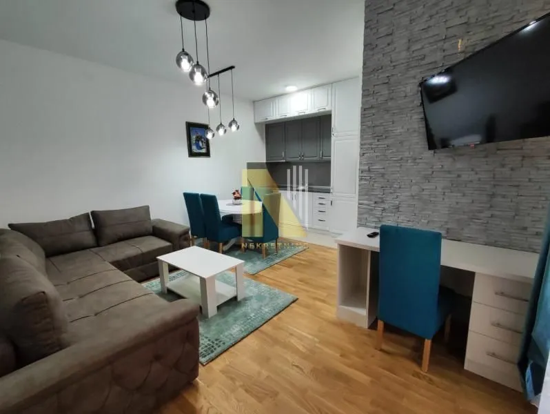 Izdavanje, dvosoban stan, 44m², Centar, Novi Sad