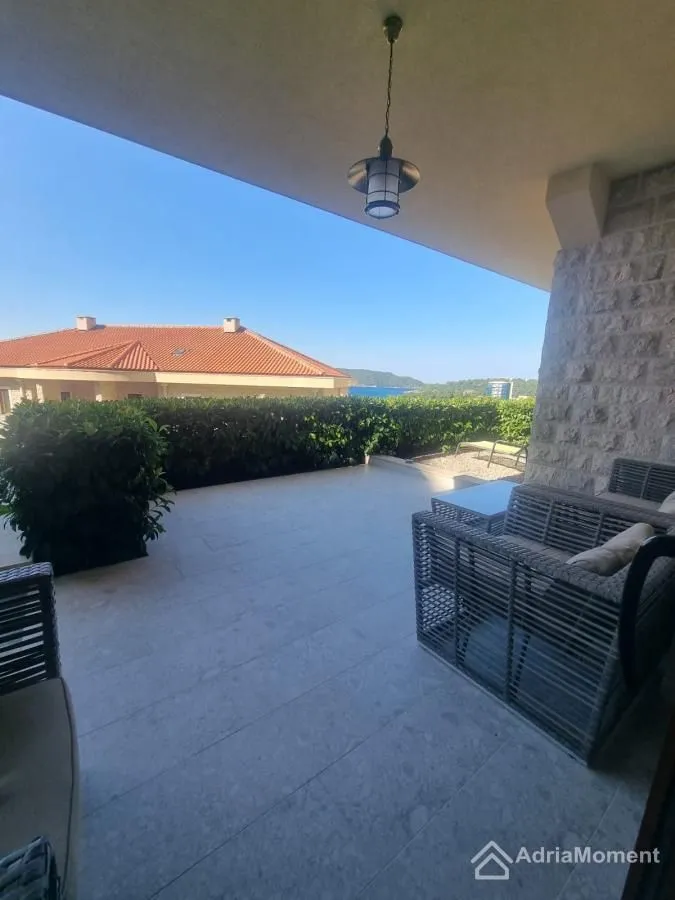 Sale, studio apartment, 70m², Bečići, Budva