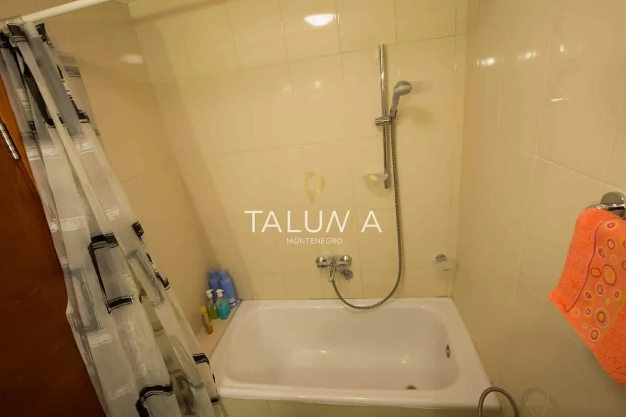 Izdavanje, dvosoban stan, 68m², Preko Morače, Podgorica