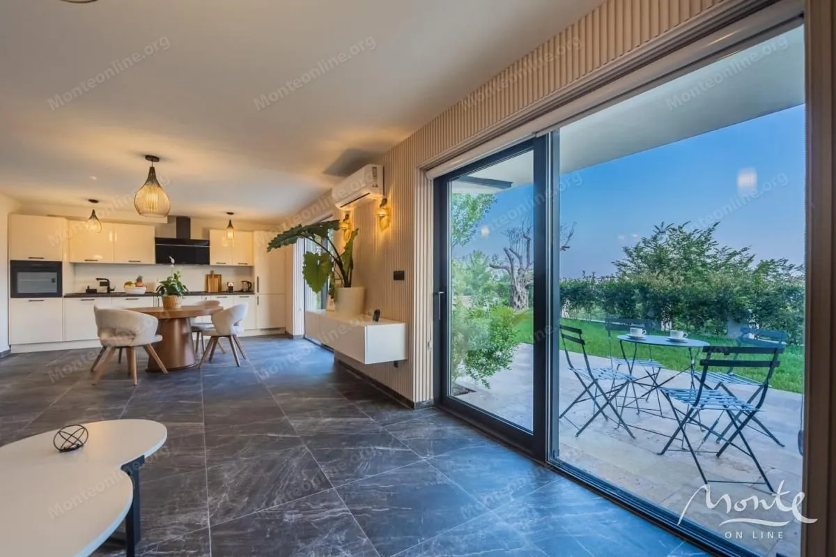 Sale, house, 300m², Markovići, Budva