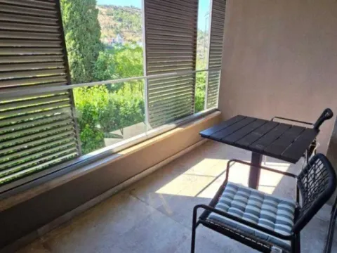 Izdavanje, trosoban stan, 85m², Vezirov Most, Podgorica - image 13
