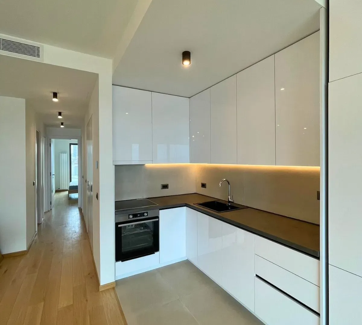 Izdavanje, trosoban stan, 81m², Stari grad, Novi Sad