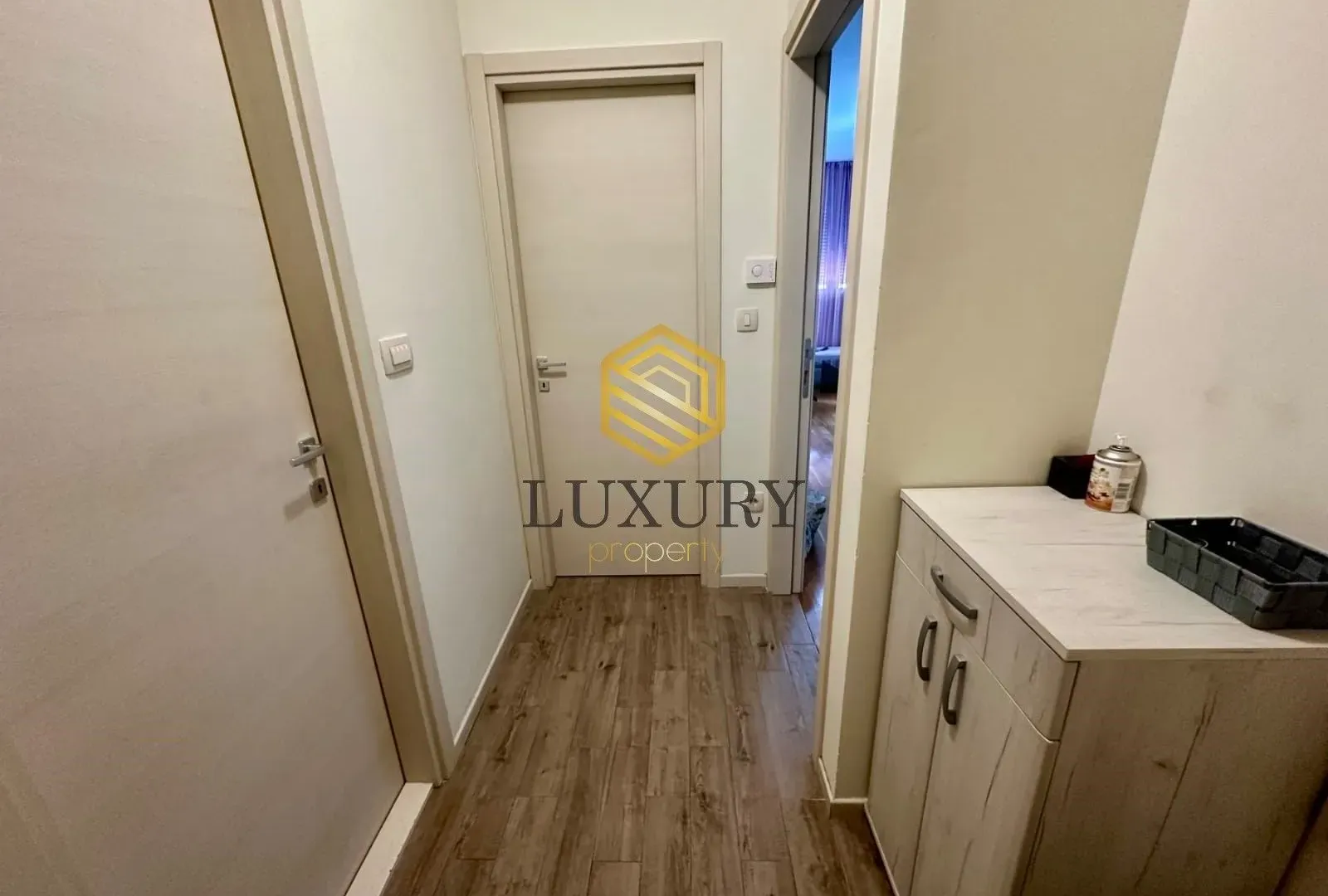 Izdavanje, jednosoban stan, 43m², City Kej, Podgorica