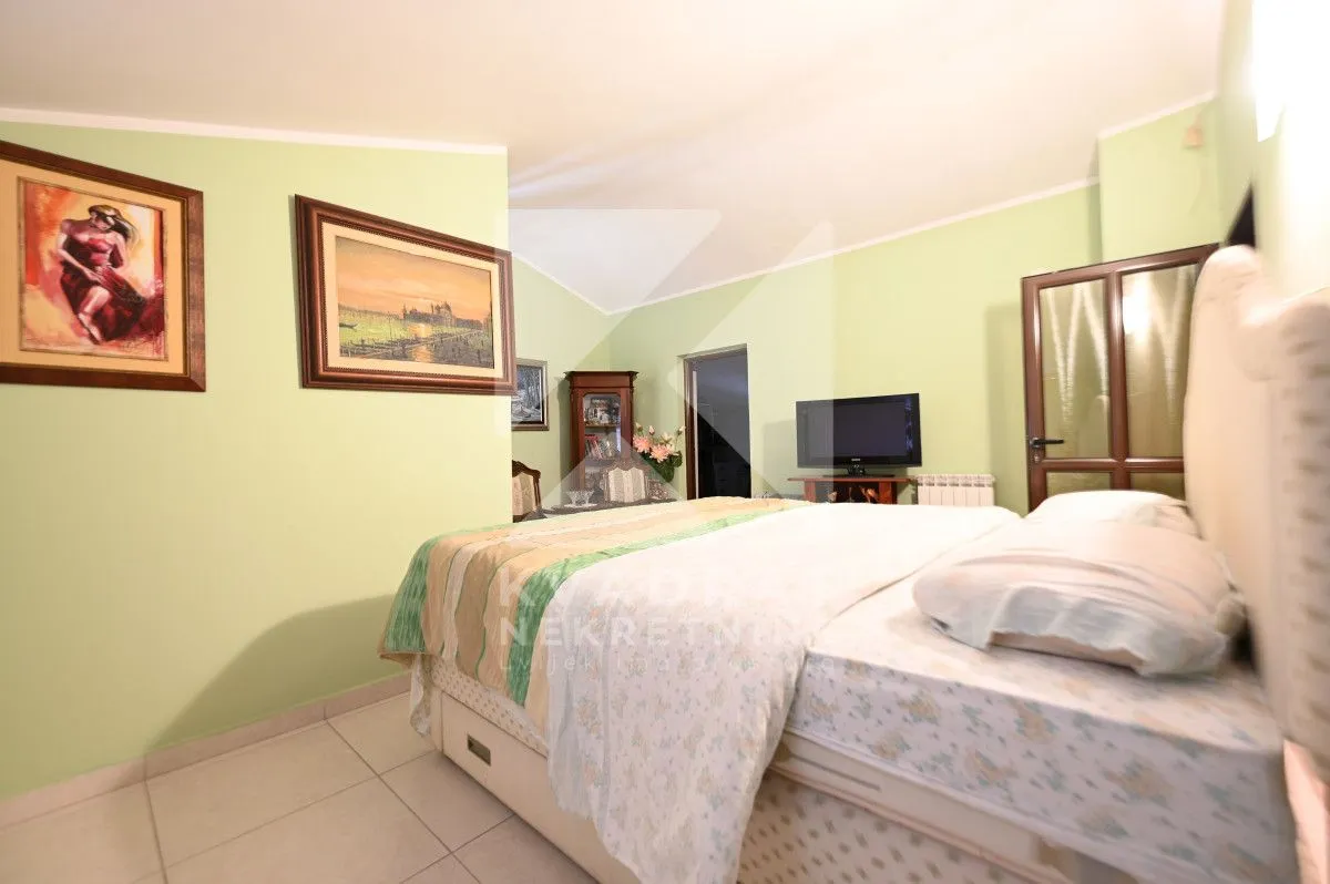 Prodaja, kuća, 250m², Donja Gorica, Podgorica