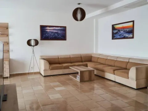 Izdavanje, kuća, 150m², Reževići, Budva - image 9