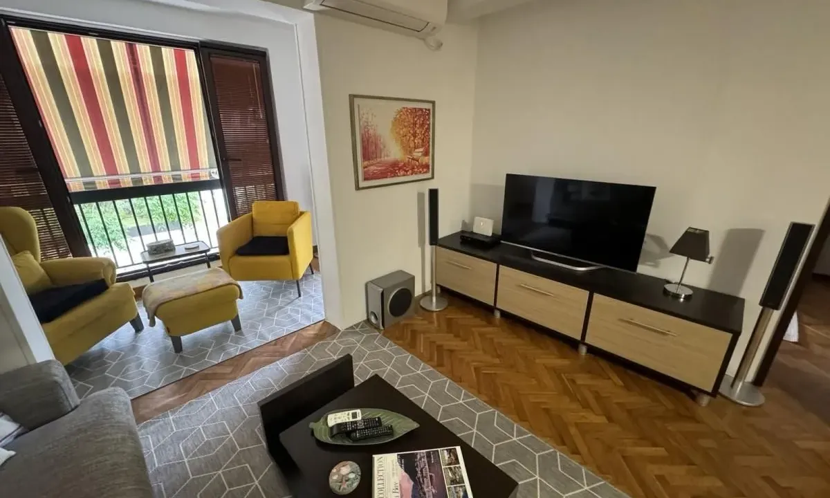 Izdavanje, dvosoban stan, 80m², Budva, Crna Gora