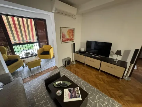 Izdavanje, dvosoban stan, 80m², Budva, Crna Gora