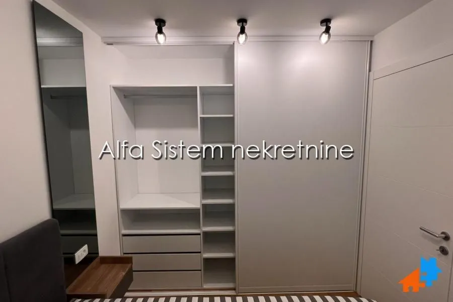 Bedroom with a built-in wardrobe and sliding doors.