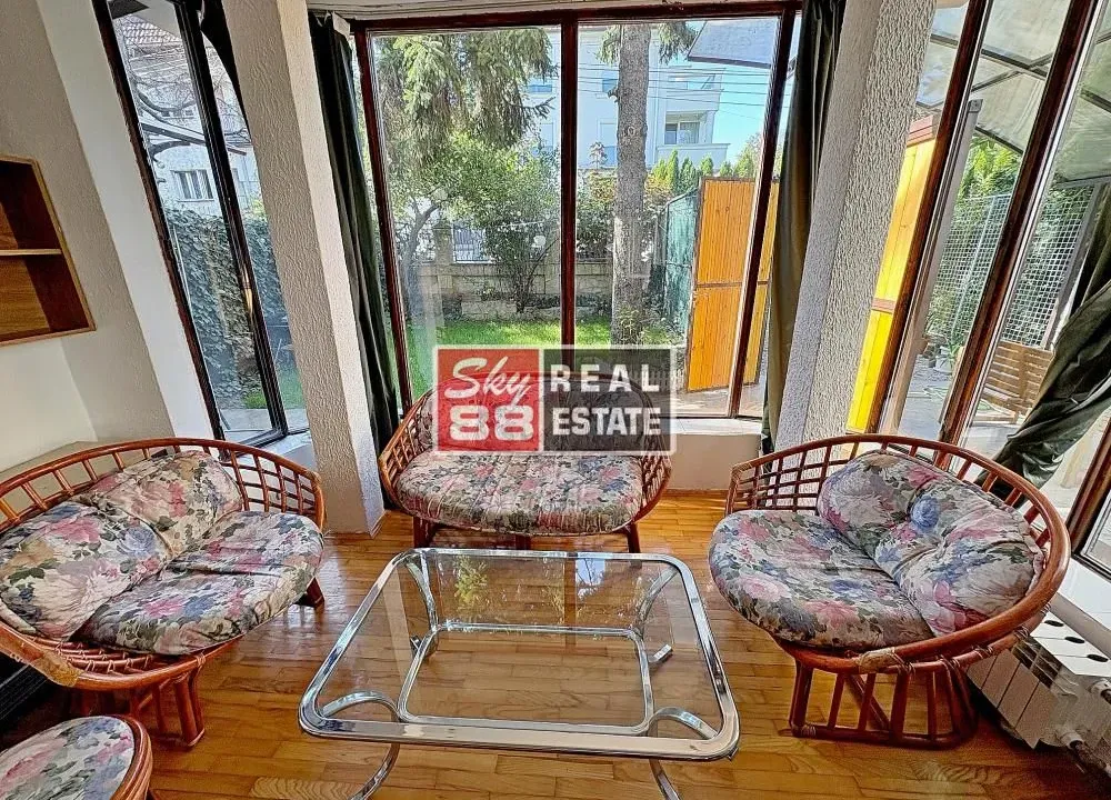 Izdavanje, trosoban stan, 110m², Savski Venac, Beograd