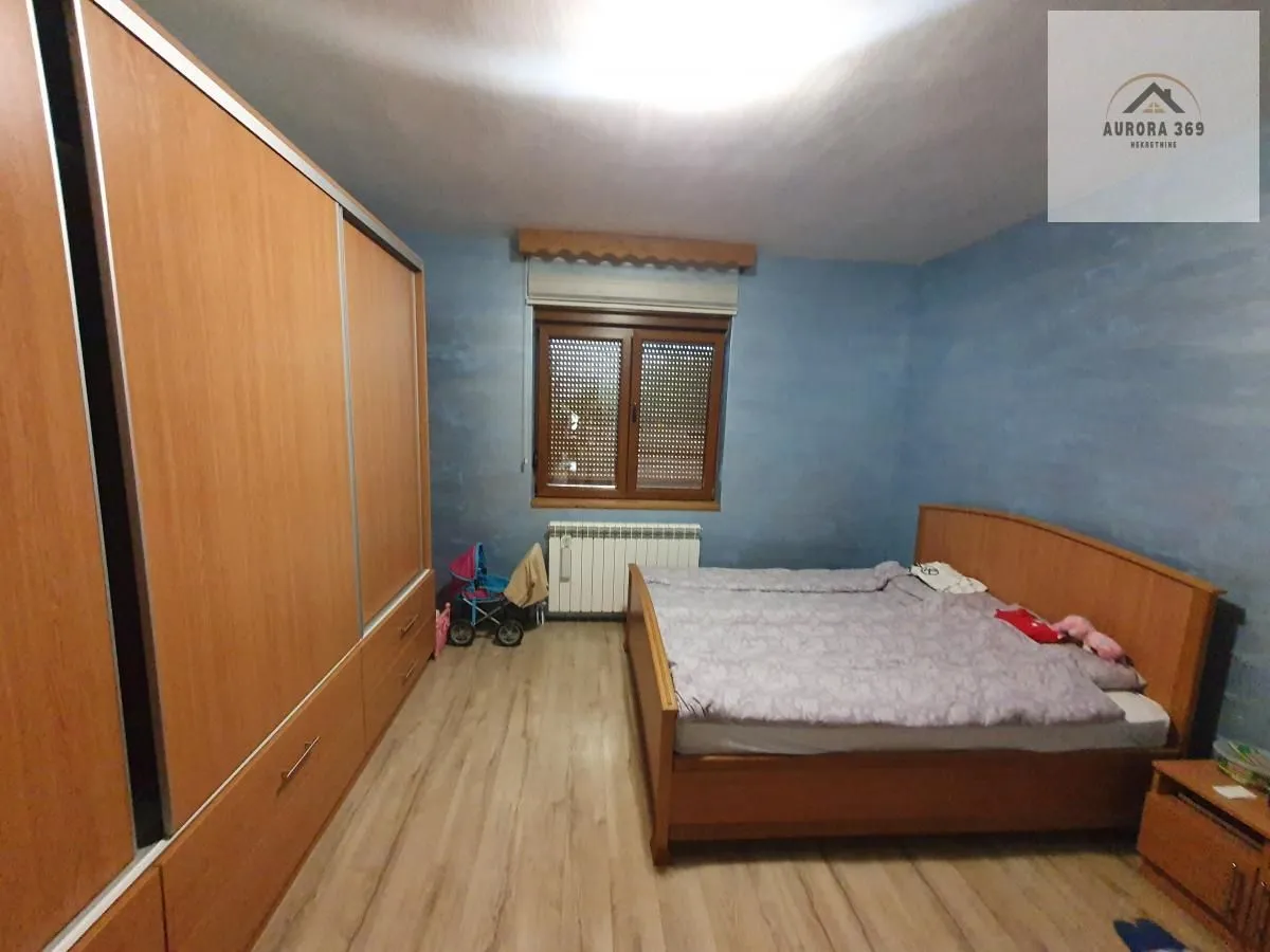 Prodaja, kuća, 215m², Ogar, Pećinci