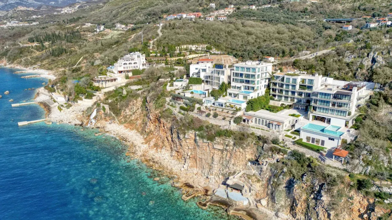 Sale, two bedroom apartment, 131m², Rijeka Reževići, Budva