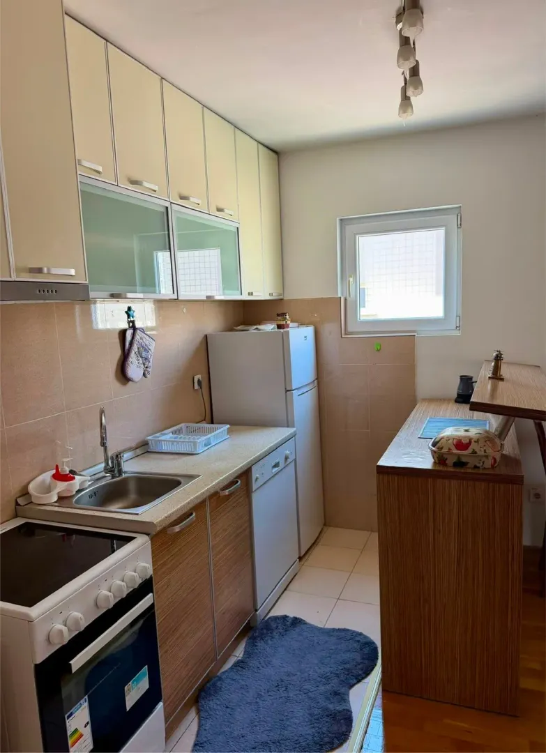 Izdavanje, jednosoban stan, 40m², Kod Big Fashion-a, Podgorica