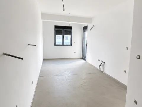 Prodaja, jednosoban stan, 42m², Stari Aerodrom, Podgorica - image 4