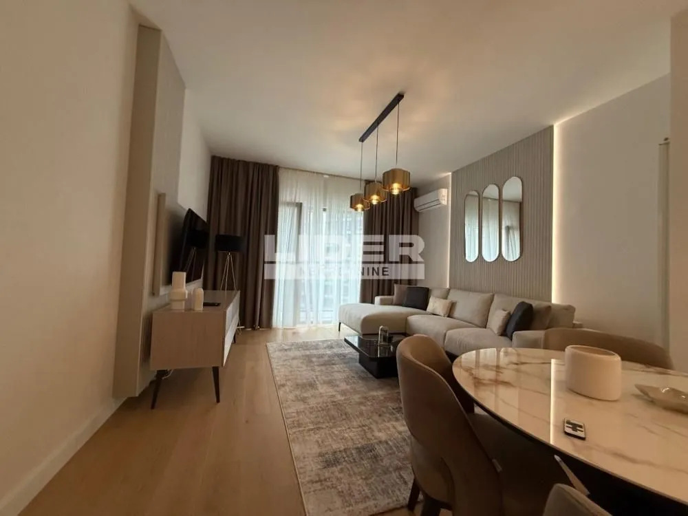 Izdavanje, trosoban stan, 76m², Savski Venac, Beograd
