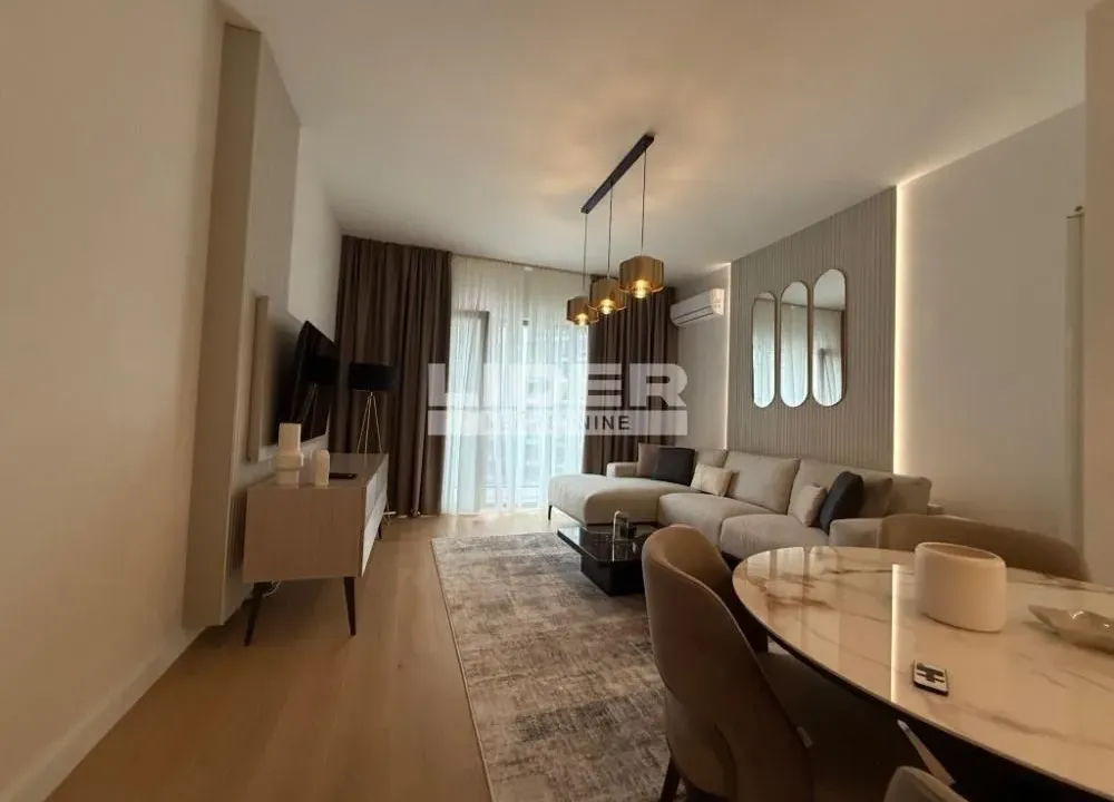 Izdavanje, trosoban stan, 76m², Savski Venac, Beograd
