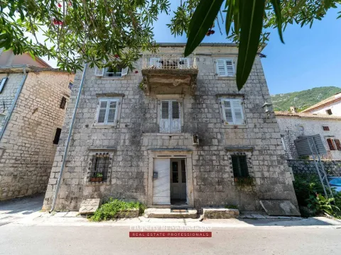 Prodaja, kuća, 321m², Prčanj, Kotor - image 2