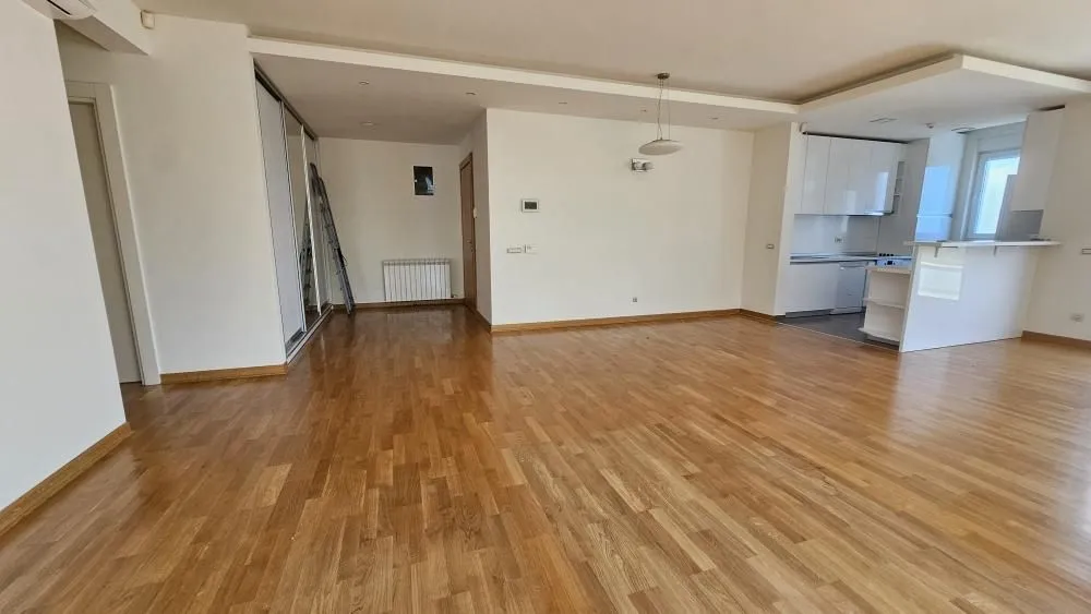 Izdavanje, četvorosoban stan, 157m², Savski Venac, Beograd
