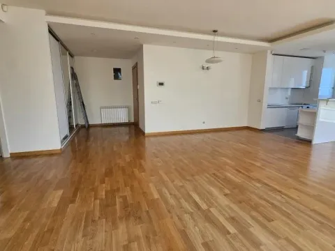 Izdavanje, četvorosoban stan, 157m², Savski Venac, Beograd - image 5
