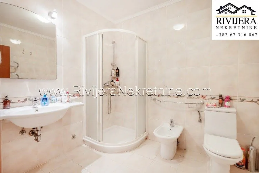 Prodaja, trosoban stan, 244m², Centar, Herceg Novi