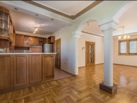 Izdavanje, petosoban stan, 400m², Zabjelo, Podgorica - image 10