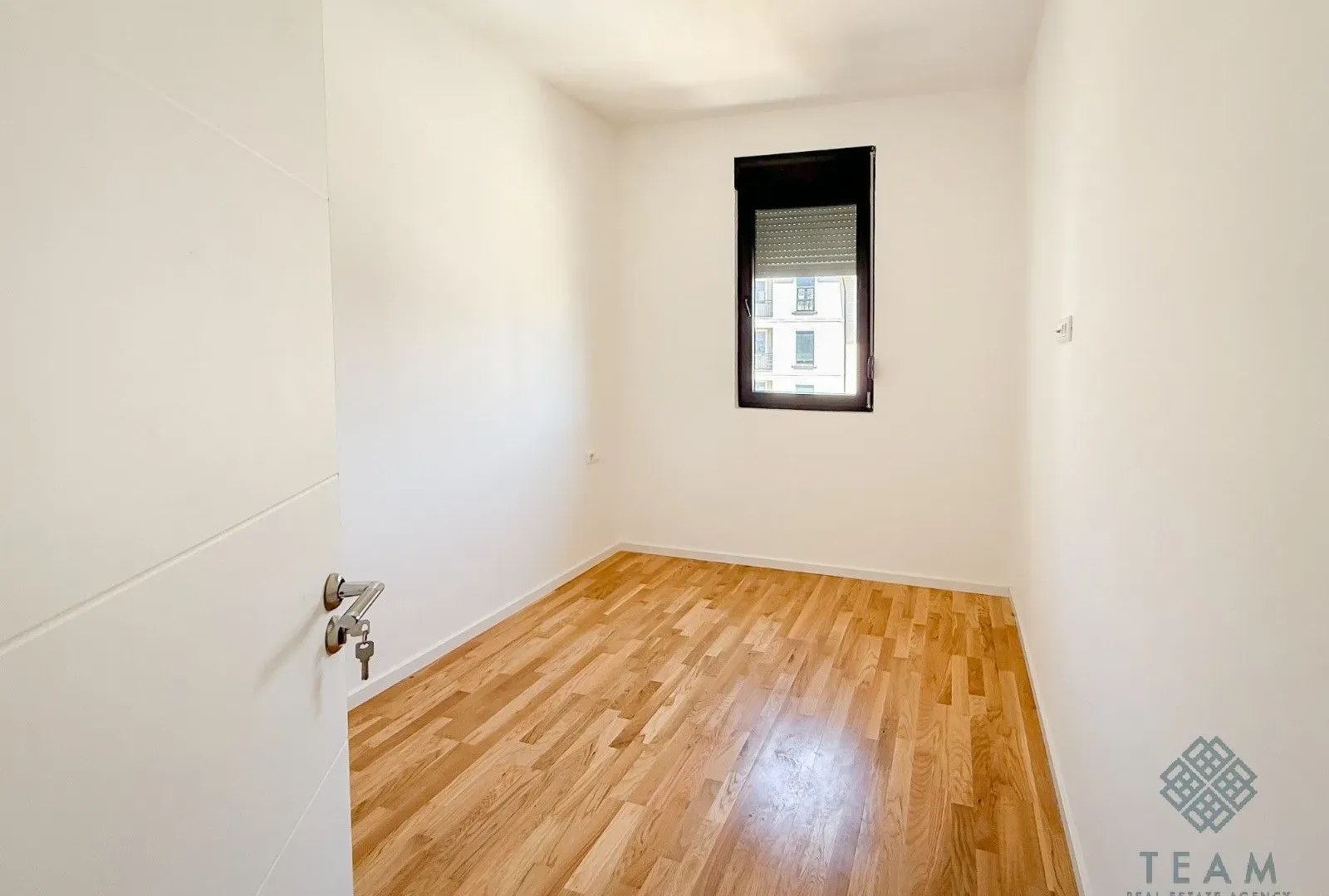 Izdavanje, dvosoban stan, 64m², Tološi, Podgorica