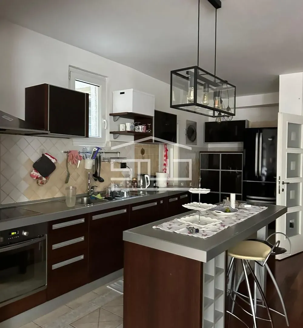 Sale, three bedroom apartment, 103m², Kalenić Pijaca, Vračar Sve Podlokacije