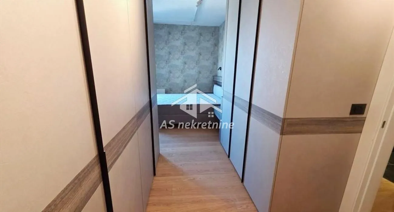 Izdavanje, trosoban stan, 95m², Savski Venac, Beograd