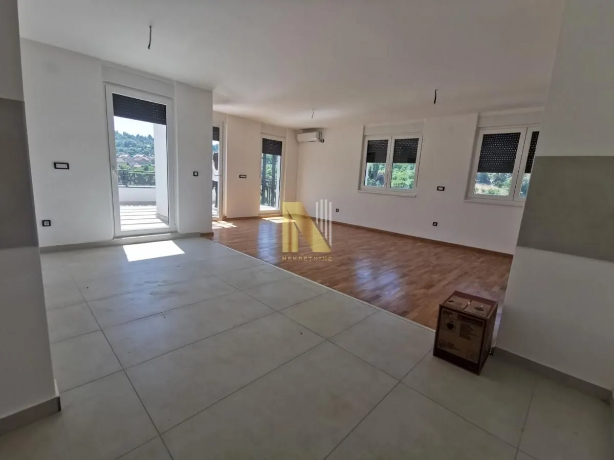 Prodaja, četvorosoban stan, 124m², Sremska Kamenica, Petrovaradin