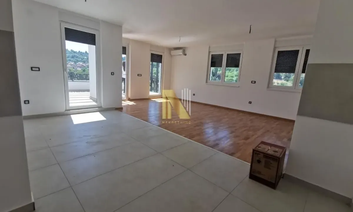 Prodaja, četvorosoban stan, 124m², Sremska Kamenica, Petrovaradin