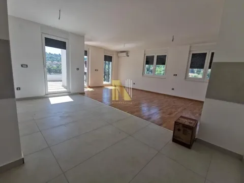 Prodaja, četvorosoban stan, 124m², Sremska Kamenica, Petrovaradin